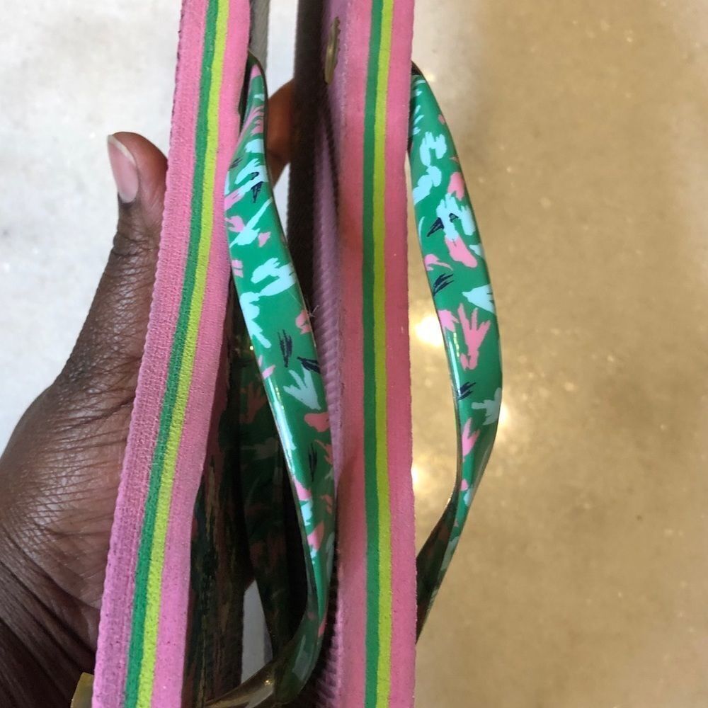 Vera Bradley pink and green floral flip flops 7/8 - Picture 6 of 9
